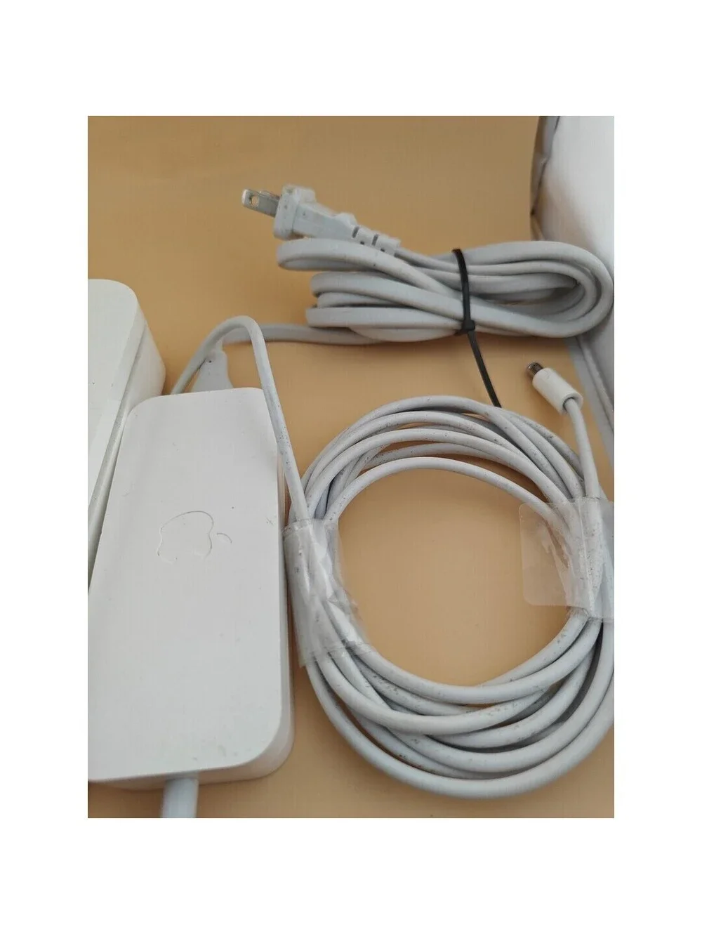 Apple AirPort Extreme 5th Gen A1408 MD031LL/A 802.11n Wi-Fi Router Adapter